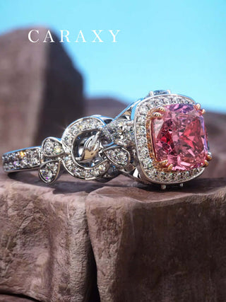 CARAXY Fancy Pink Lab Grown Diamond Ring – 1.5 Carat Cushion-Cut Pink Diamond – 18K Gold Luxury Lab-Grown Diamond Jewelry.AR029-P