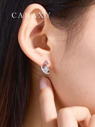 Model wearing the CARAXY 18K white gold 55 Cancri e diamond planet stud earring with Au750 hallmark.