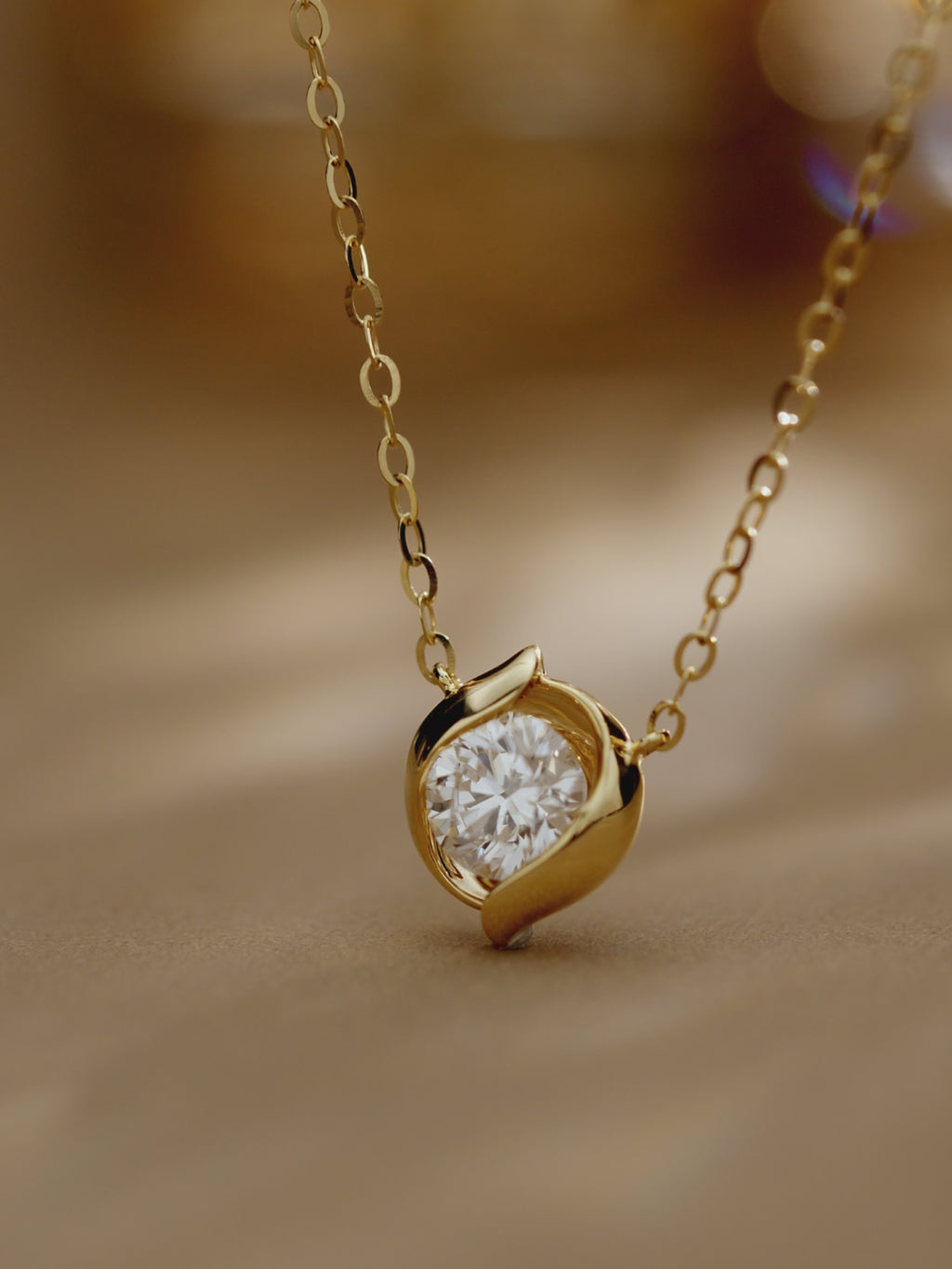 Multi-angle view of an 18K gold seed-inspired lab-grown diamond necklace.